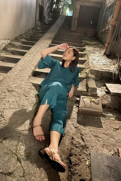 Thu Quỳnh khoe đường cong giấu kín trên phim "Hương vị tình thân" - Hình 6 Thu Quynh khoe duong cong giau kin tren phim