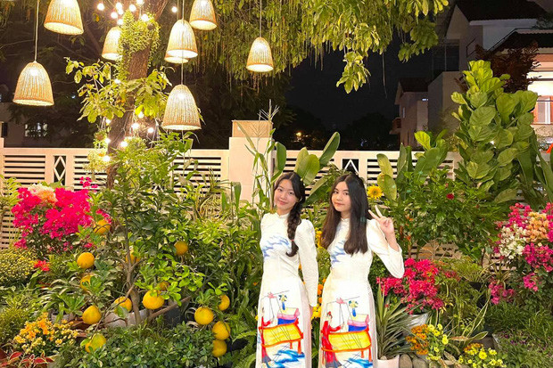 Con út nhà MC Quyền Linh tung ảnh năm mới cực xinh Con ut nha MC Quyen Linh tung anh nam moi cuc xinh
