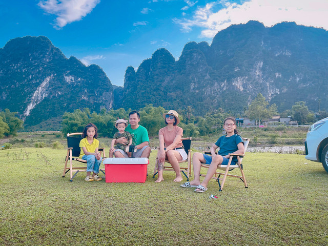 Bố Hà Nội dựng lều, 'xây' bể bơi làm tour du lịch “nóc nhà” cho con Bo Ha Noi dung leu, 'xay' be boi lam tour du lich “noc nha” cho con