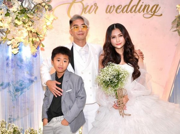 Nhật Kim Anh bất ngờ tìm được chị em song sinh khi dự đám cưới nhạc sĩ Khánh Đơn? - Hình 4 Nhat Kim Anh bat ngo tim duoc chi em song sinh khi du dam cuoi nhac si Khanh Don?-Hinh-4
