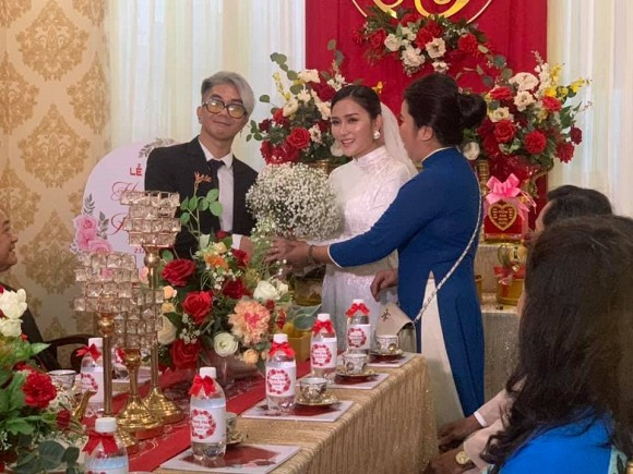 Nhật Kim Anh bất ngờ tìm được chị em song sinh khi dự đám cưới nhạc sĩ Khánh Đơn? - Hình 2 Nhat Kim Anh bat ngo tim duoc chi em song sinh khi du dam cuoi nhac si Khanh Don?-Hinh-2