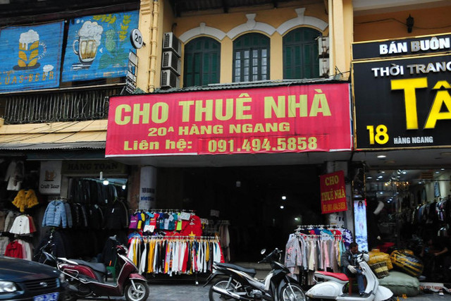 Hàng loạt cửa hàng khu kinh doanh đắt đỏ bậc nhất Thủ đô đóng cửa - Hình 4 Hang loat cua hang khu kinh doanh dat do bac nhat Thu do dong cua-Hinh-4