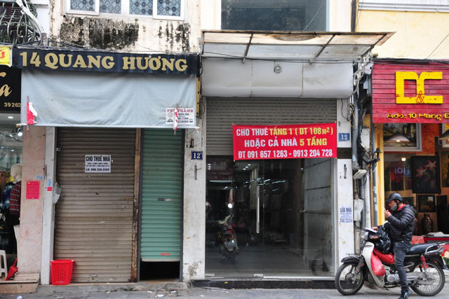 Hàng loạt cửa hàng khu kinh doanh đắt đỏ bậc nhất Thủ đô đóng cửa - Hình 3 Hang loat cua hang khu kinh doanh dat do bac nhat Thu do dong cua-Hinh-3