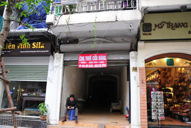 Hàng loạt cửa hàng khu kinh doanh đắt đỏ bậc nhất Thủ đô đóng cửa - Hình 9 Hang loat cua hang khu kinh doanh dat do bac nhat Thu do dong cua-Hinh-9