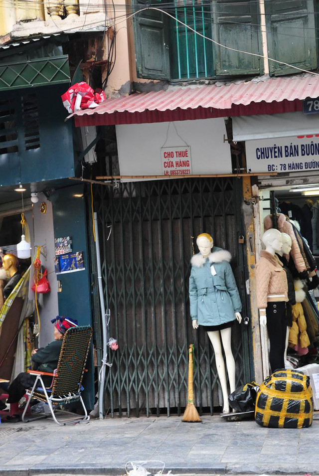 Hàng loạt cửa hàng khu kinh doanh đắt đỏ bậc nhất Thủ đô đóng cửa - Hình 7 Hang loat cua hang khu kinh doanh dat do bac nhat Thu do dong cua-Hinh-7