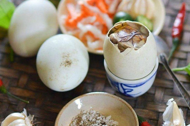 Khách Tây mê mẩn món ăn cực 'dị' ở Việt Nam - Hình 2 Khach Tay me man mon an cuc 'di' o Viet Nam-Hinh-2