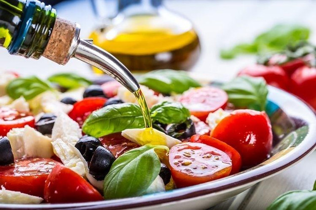 5 món ăn là 'kho tàng' vitamin E, ai hay ngồi điều hòa đừng bỏ qua - Hình 2 5 mon an la 'kho tang' vitamin E, ai hay ngoi dieu hoa dung bo qua-Hinh-2