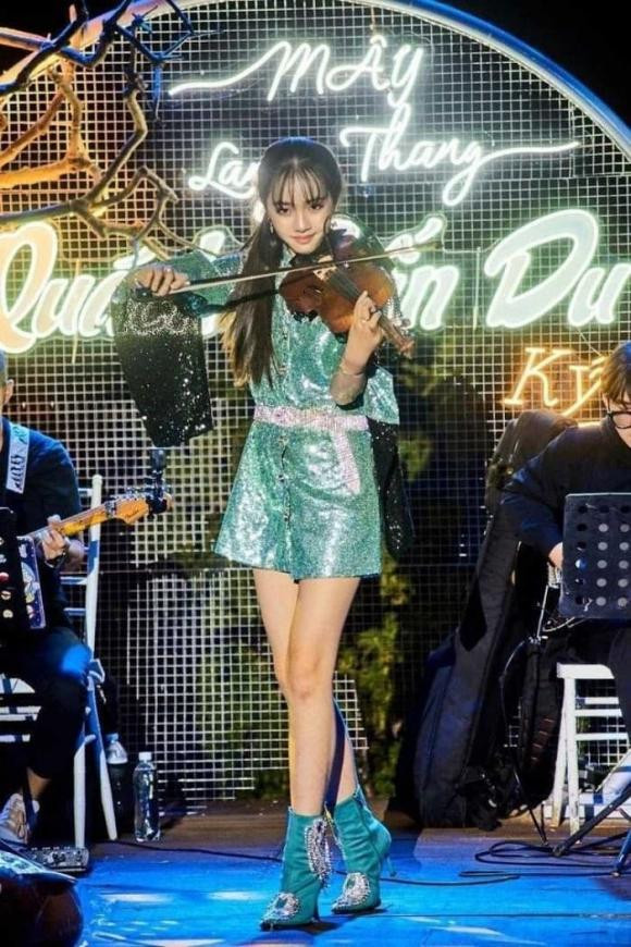 Con gái nuôi của Bằng Kiều càng lớn càng chuẩn mỹ nhân, tự đi hát làm từ thiện cực nhân hậu - Hình 11 Con gai nuoi cua Bang Kieu cang lon cang chuan my nhan, tu di hat lam tu thien cuc nhan hau-Hinh-11