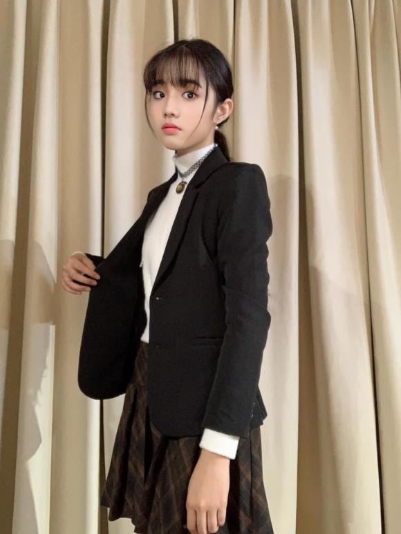 Con gái nuôi của Bằng Kiều càng lớn càng chuẩn mỹ nhân, tự đi hát làm từ thiện cực nhân hậu - Hình 13 Con gai nuoi cua Bang Kieu cang lon cang chuan my nhan, tu di hat lam tu thien cuc nhan hau-Hinh-13