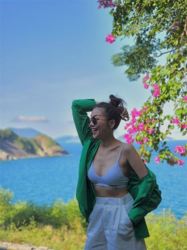 Hội mỹ nhân Việt sở hữu vòng eo nhỏ hơn Ngọc Trinh - Hình 25 Hoi my nhan Viet so huu vong eo nho hon Ngoc Trinh-Hinh-25