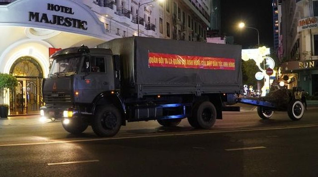 Bộ đội xuyên đêm triển khai trận địa pháo lễ cho ngày 30/4 - Hình 3 Bo doi xuyen dem trien khai tran dia phao le cho ngay 30/4-Hinh-3