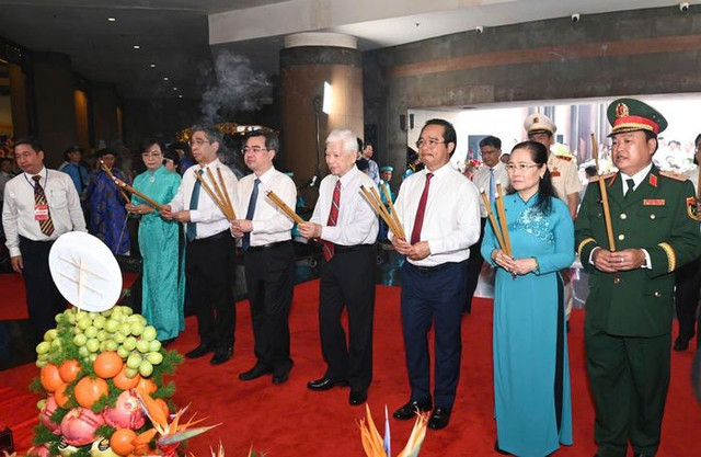 TP.HCM dâng lễ Hùng Vương và Đức Lễ Thành hầu Nguyễn Hữu Cảnh - Hình 4 TP.HCM dang le Hung Vuong va Duc Le Thanh hau Nguyen Huu Canh-Hinh-4