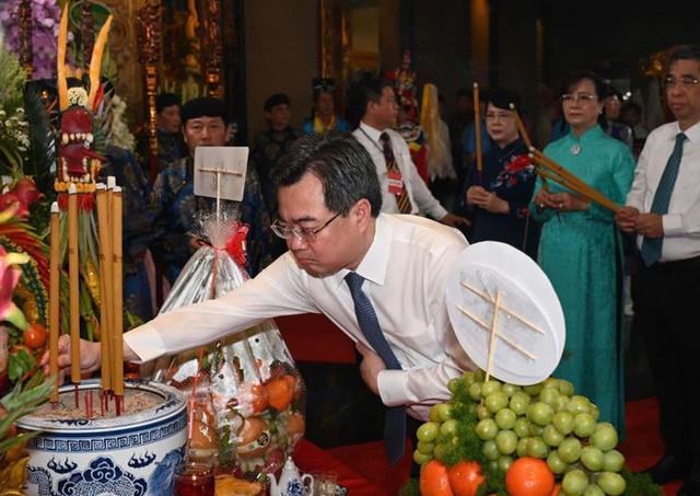 TP.HCM dâng lễ Hùng Vương và Đức Lễ Thành hầu Nguyễn Hữu Cảnh - Hình 5 TP.HCM dang le Hung Vuong va Duc Le Thanh hau Nguyen Huu Canh-Hinh-5