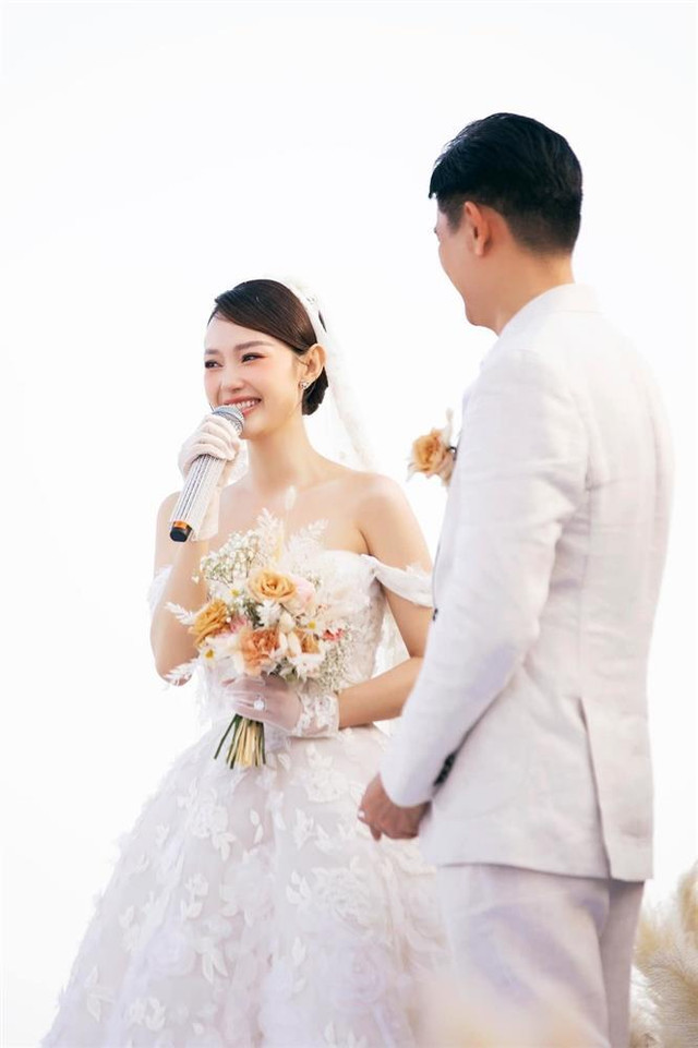Tin nhắn vợ chồng Minh Hằng hé lộ cuộc sống tân hôn - Hình 5 Tin nhan vo chong Minh Hang he lo cuoc song tan hon-Hinh-5