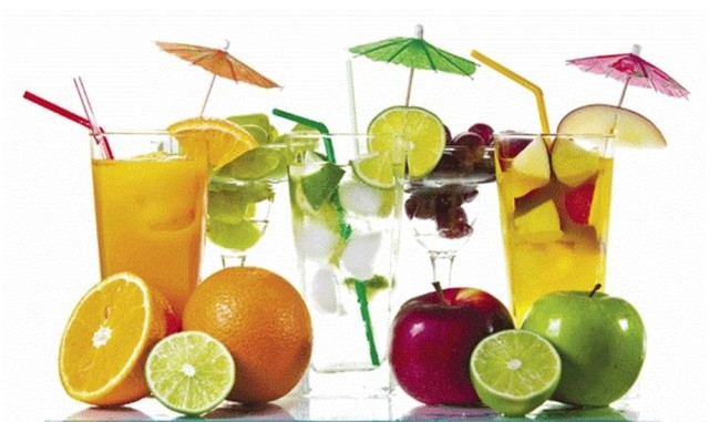 Uống nước dừa thay nước lọc mùa nắng nóng có được không? - Hình 2 Uong nuoc dua thay nuoc loc mua nang nong co duoc khong?-Hinh-2