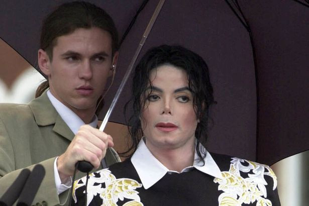 Vệ sĩ chia sẻ về căn phòng bí mật của Michael Jackson - Hình 2 Ve si chia se ve can phong bi mat cua Michael Jackson-Hinh-2