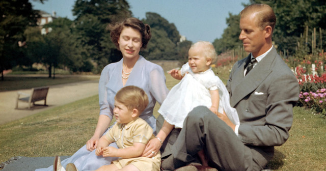 Vua Charles III giữ sự dẻo dai chỉ với 11 phút tập luyện mỗi ngày - Hình 2 Vua Charles III giu su deo dai chi voi 11 phut tap luyen moi ngay-Hinh-2