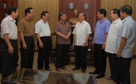 Tháng 6/1996: Tại Đại hội đại biểu toàn quốc lần thứ VIII của Đảng, ông tiếp tục được bầu vào Ban Chấp hành Trung ương Đảng Cộng sản Việt Nam. Từ tháng 12/1996: Bí thư Ban cán sự đảng, Viện trưởng Viện Kiểm sát nhân dân tối cao; Bí thư Đảng đoàn, Phó Chủ tịch Hội Luật gia Việt Nam. Tháng 4/2001: Tại Đại hội đại biểu toàn quốc lần thứ IX của Đảng, ông tiếp tục được bầu vào Ban Chấp hành Trung ương Đảng.