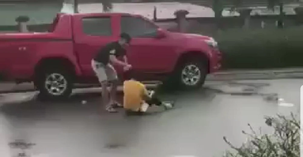 Cựu cán bộ công an giật tóc, đấm đá vợ cũ gây bức xúc dư luận bị tuyên án