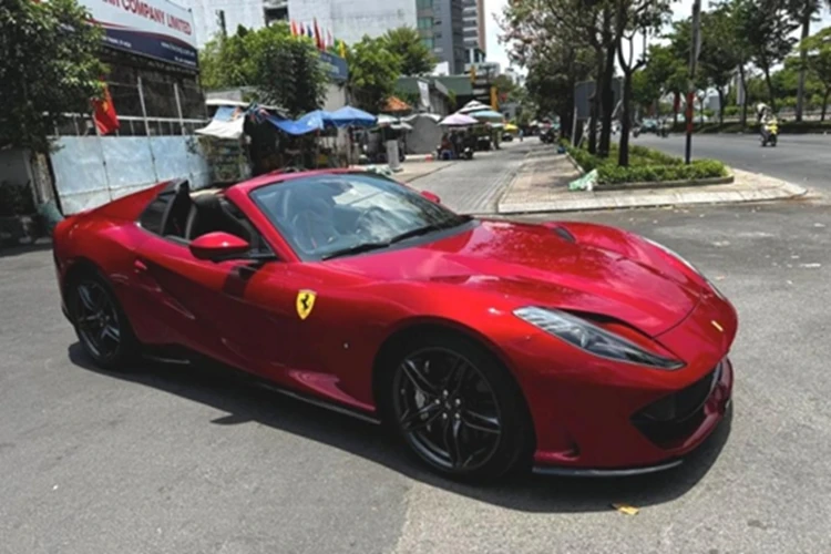 Cận cảnh Ferrari 812 GTS mui trần hơn 21 tỷ tại Việt Nam 