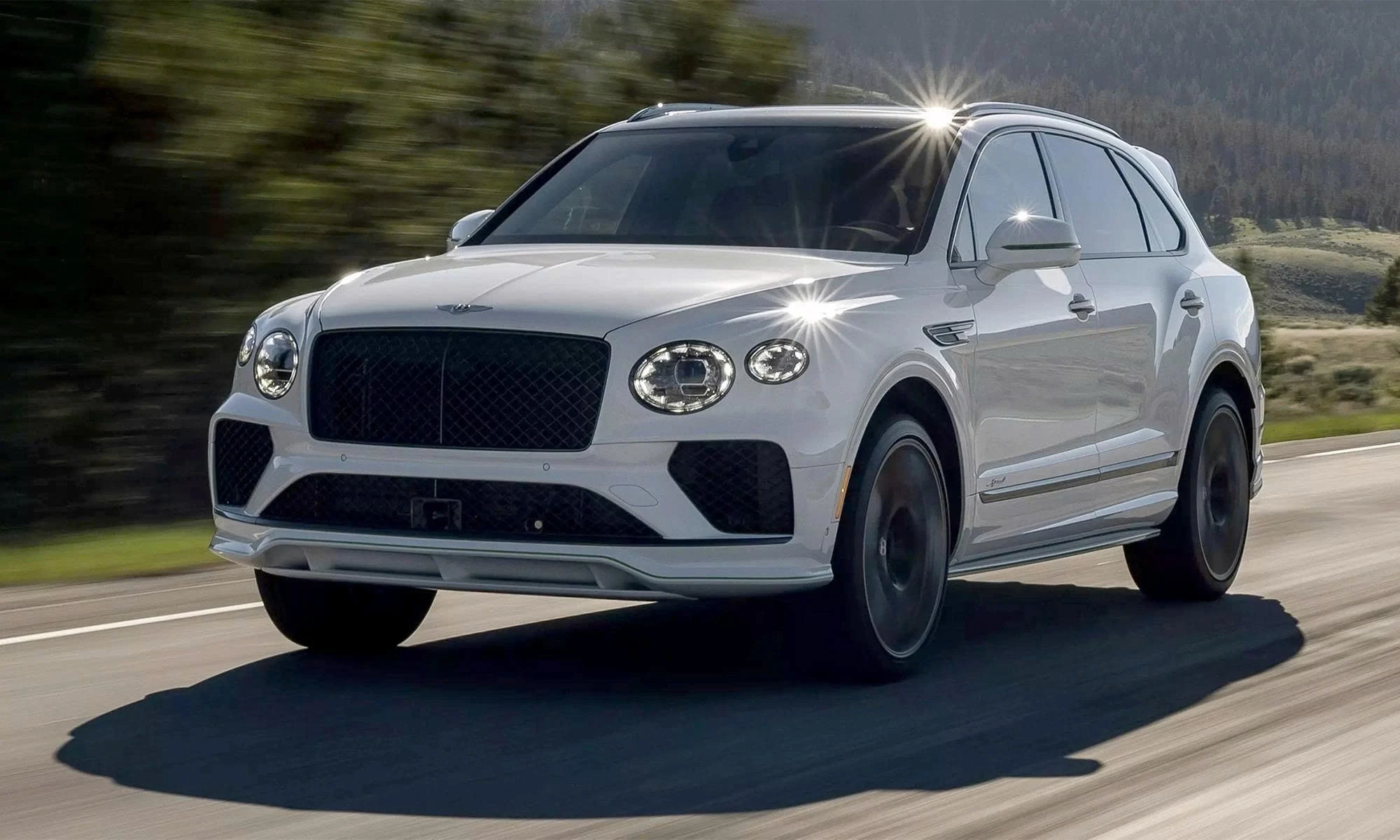 Bentley Bentayga Speed V8 2026 ra mắt, giá từ 296.000 USD
