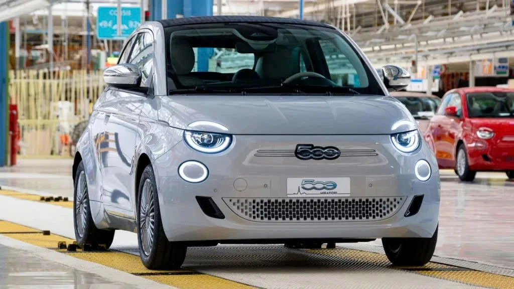 "Soi" Fiat 500 - ôtô mini huyền thoại thêm động cơ hybrid