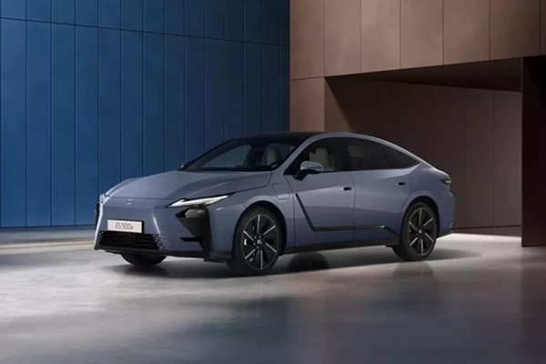 Lexus ES 2026 tham vọng "hất cẳng" BMW 5-Series ở châu Âu