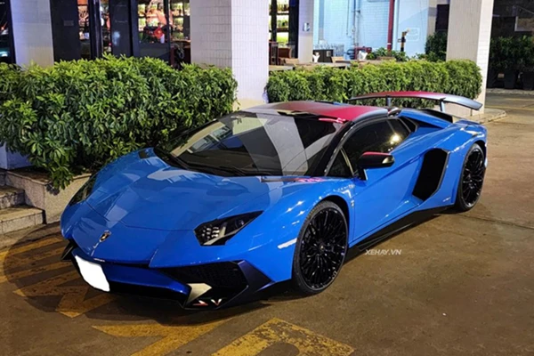 Ngắm Lamborghini Aventador SV Roadster hơn 30 tỷ tại Sài Gòn