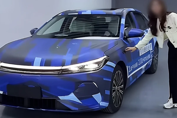 Geely Galaxy Hybrid hé lộ, lăn bánh tới hơn 2.100 km/lần sạc