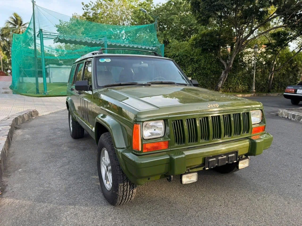 Cận cảnh Jeep Cherokee 2001 "siêu độc lạ" của Đặng Lê Nguyên Vũ
