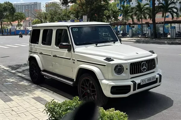 "Soi" Mercedes-AMG G63 gắn biển gần 1 tỷ của đại gia Tp.HCM