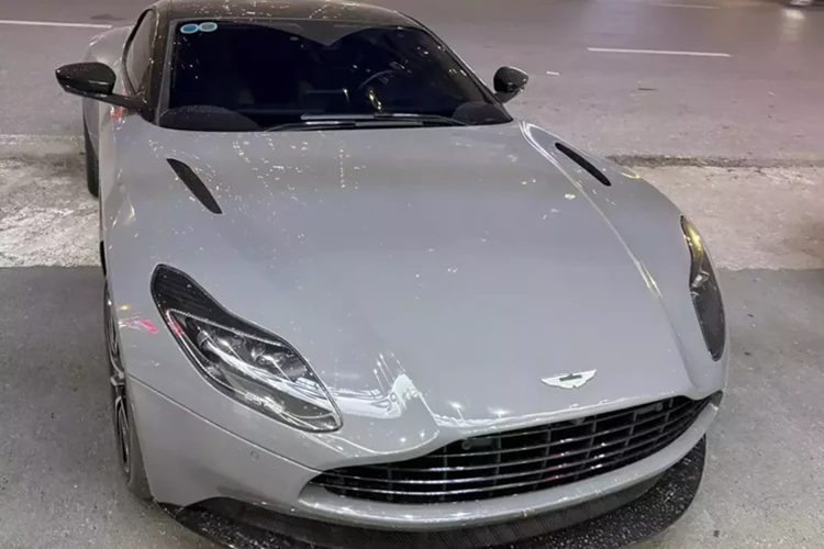 Tay chơi Hà Nội bán Aston Martin DB11 hơn 10 tỷ sau 3 tháng