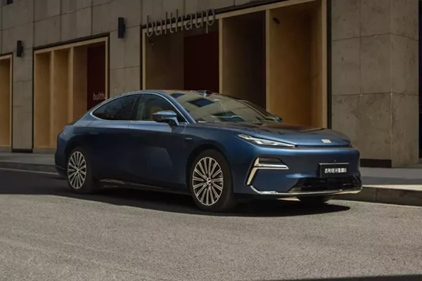 Sếp Chery gây "bão mạng" vì chê Geely Galaxy Starshine 8 