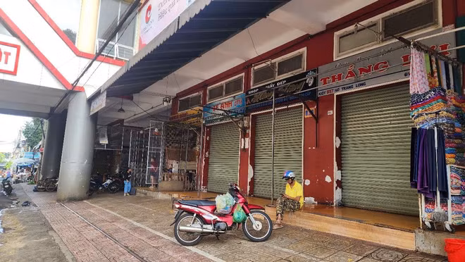Hàng chục ki ốt tại Chợ trung tâm TP Buôn Ma Thuột bất ngờ đóng cửa 