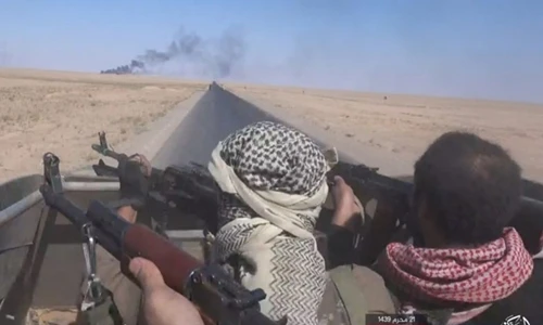 Chùm ảnh phiến quân IS săn đuổi SDF ở mỏ dầu Jafrah