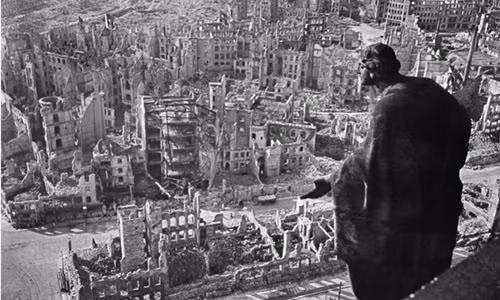 Chùm ảnh Mỹ-Anh ném bom hủy diệt thành phố Dresden ​