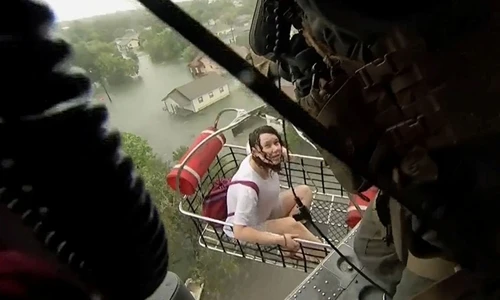 Chùm ảnh mới nhất về lũ lụt do siêu bão Harvey gây ra