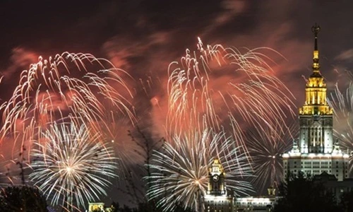 Pháo hoa rực sáng Ngày Chiến thắng ở Moscow