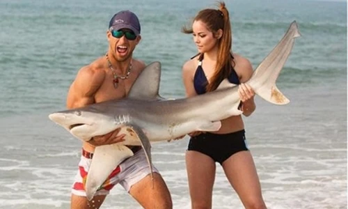 Chùm ảnh về người đàn ông mạnh hơn cá mập