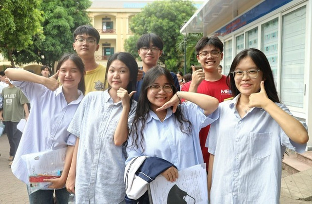 Kỳ thi Tốt nghiệp THPT 2025 diễn ra từ ngày 26-27/6 ở tất cả các tỉnh, thành phố trên toàn quốc với gần 1,17 triệu thí sinh dự thi. (ảnh: Ngọc Tú) Kỳ thi Tốt nghiệp THPT 2025 diễn ra từ ngày 26-27/6 ở tất cả các tỉnh, thành phố trên toàn quốc với gần 1,17 triệu thí sinh dự thi. (ảnh: Ngọc Tú)