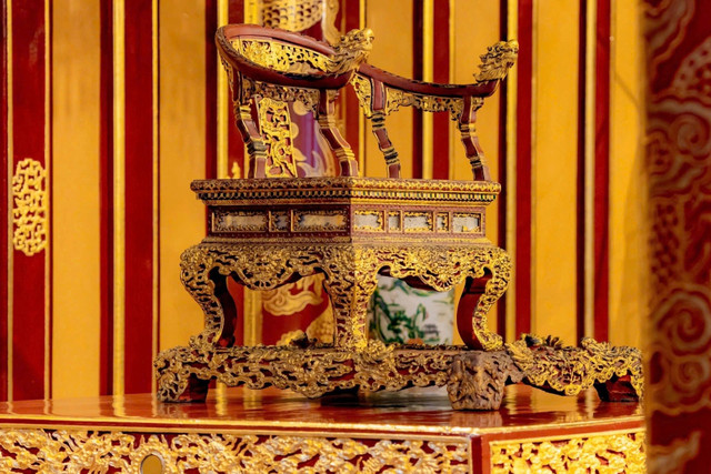 Theo Trung tâm Bảo tồn Di tích Cố đô Huế, ngai vàng (hay ngai vua) triều Nguyễn là hiện vật độc bản mang nhiều giá trị lịch sử, văn hóa. Ảnh: Trung tâm Bảo tồn Di tích Cố đô Huế. Theo Trung tâm Bảo tồn Di tích Cố đô Huế, ngai vàng (hay ngai vua) triều Nguyễn là hiện vật độc bản mang nhiều giá trị lịch sử, văn hóa. Ảnh: Trung tâm Bảo tồn Di tích Cố đô Huế.