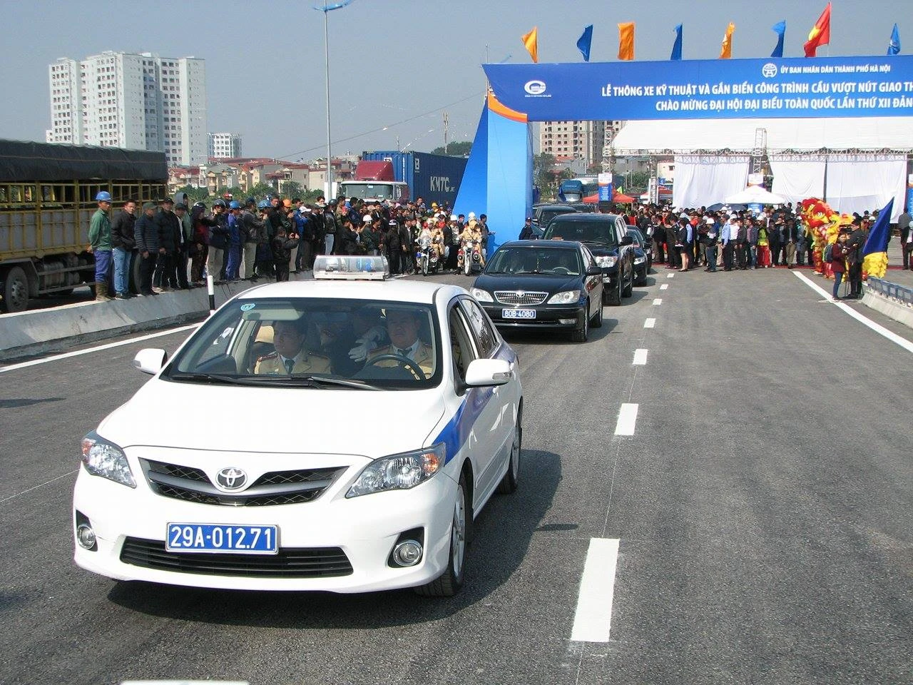 Thông xe cầu vượt thép “khủng” nhất Hà Nội