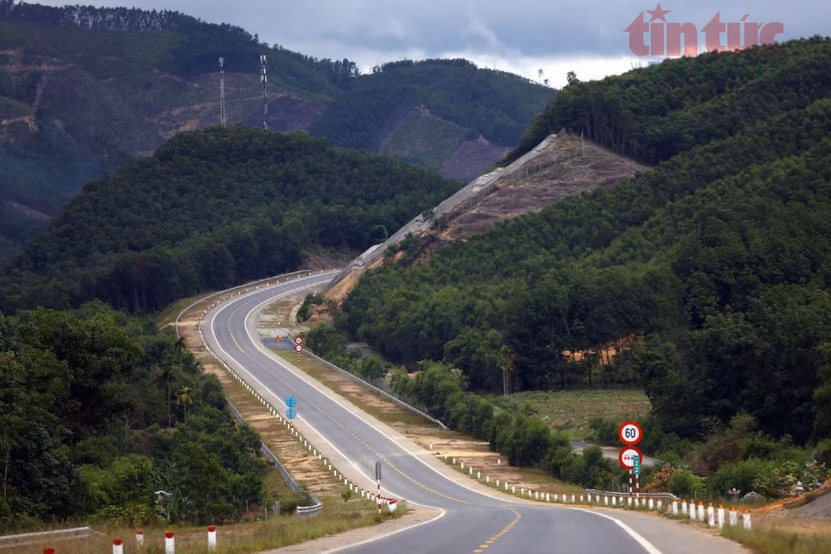 Cao tốc La Sơn - Túy Loan. Ảnh: Huy Hùng