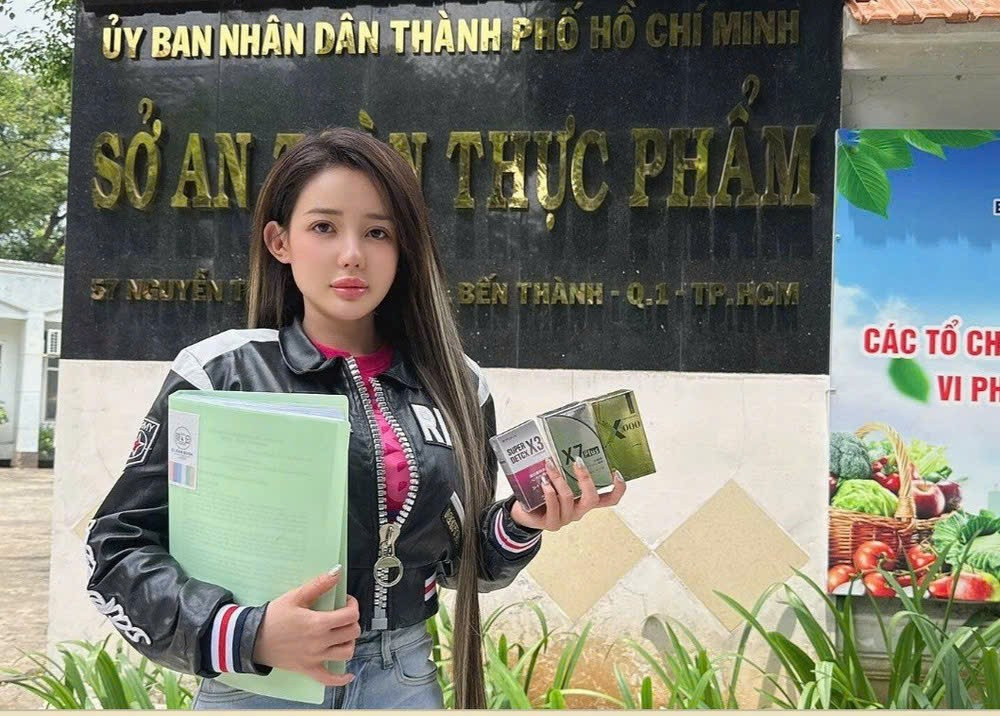 Võ Thị Ngọc Ngân (Ngân 98) z7113768308726-50b7d161c05ea916a4f04804c0684080.jpg