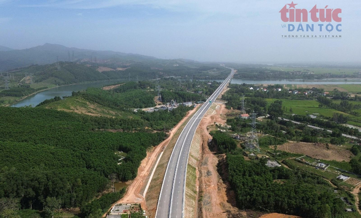 Cao tốc Bùng - Vạn Ninh. Ảnh: Quốc Khánh