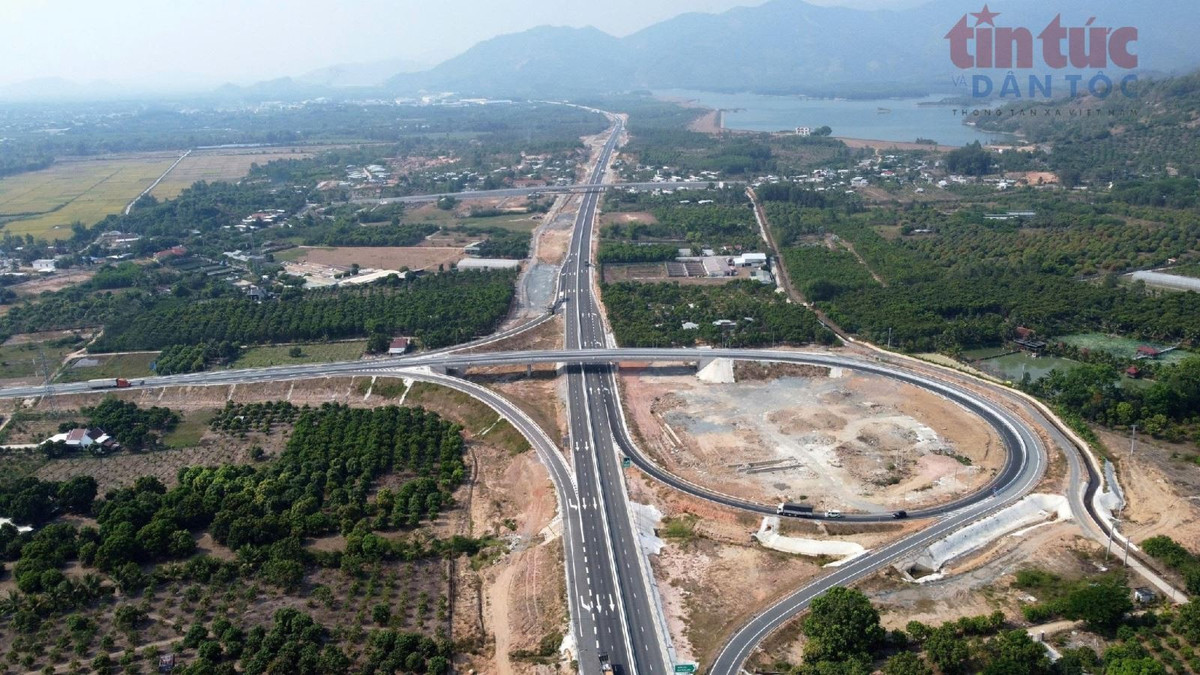 Cao tốc Cam Lâm - Vĩnh Hảo. Ảnh: Hoàng Hiếu