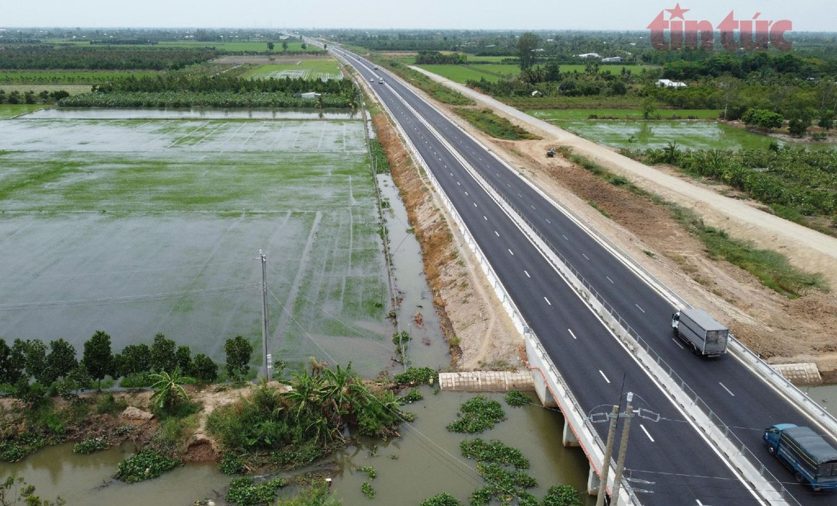 Cao tốc Mỹ Thuận - Cần Thơ. Ảnh: Nhựt An