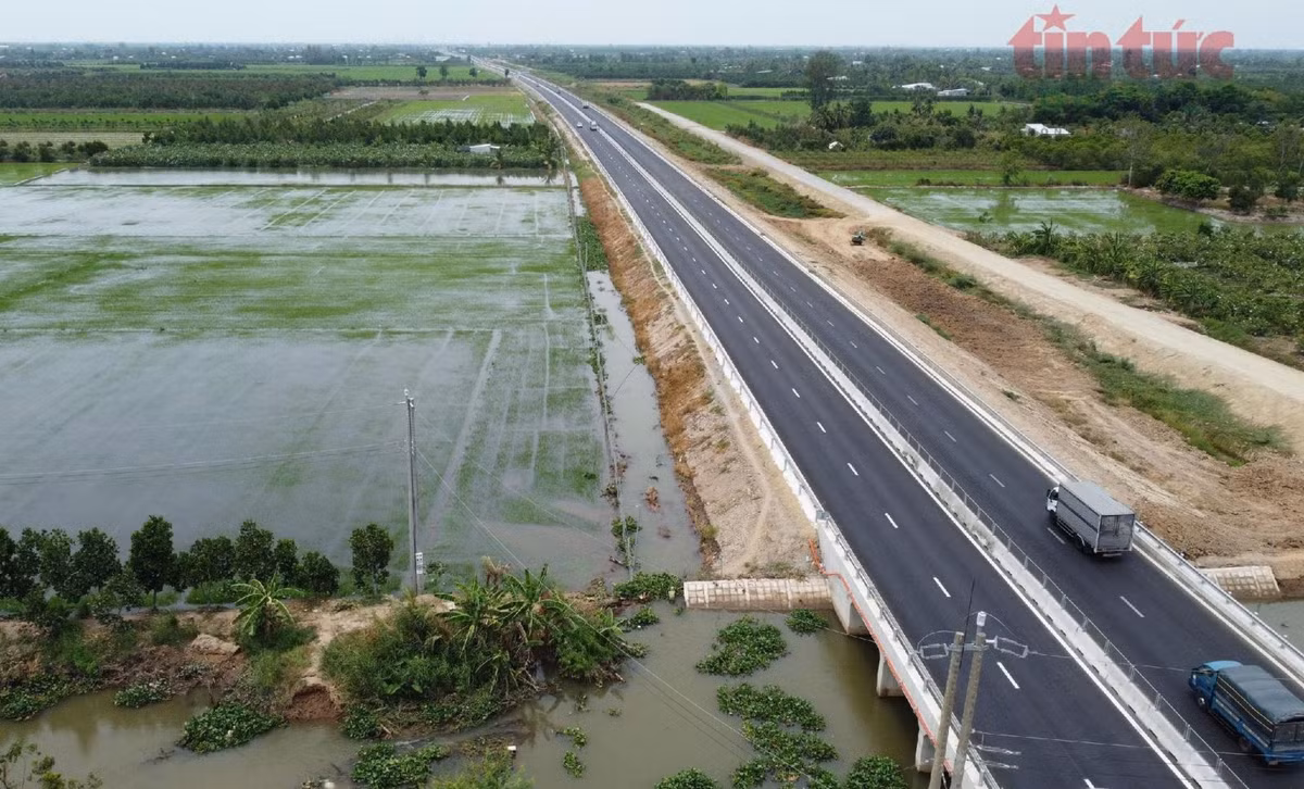Cao tốc Mỹ Thuận - Cần Thơ. Ảnh: Nhựt An