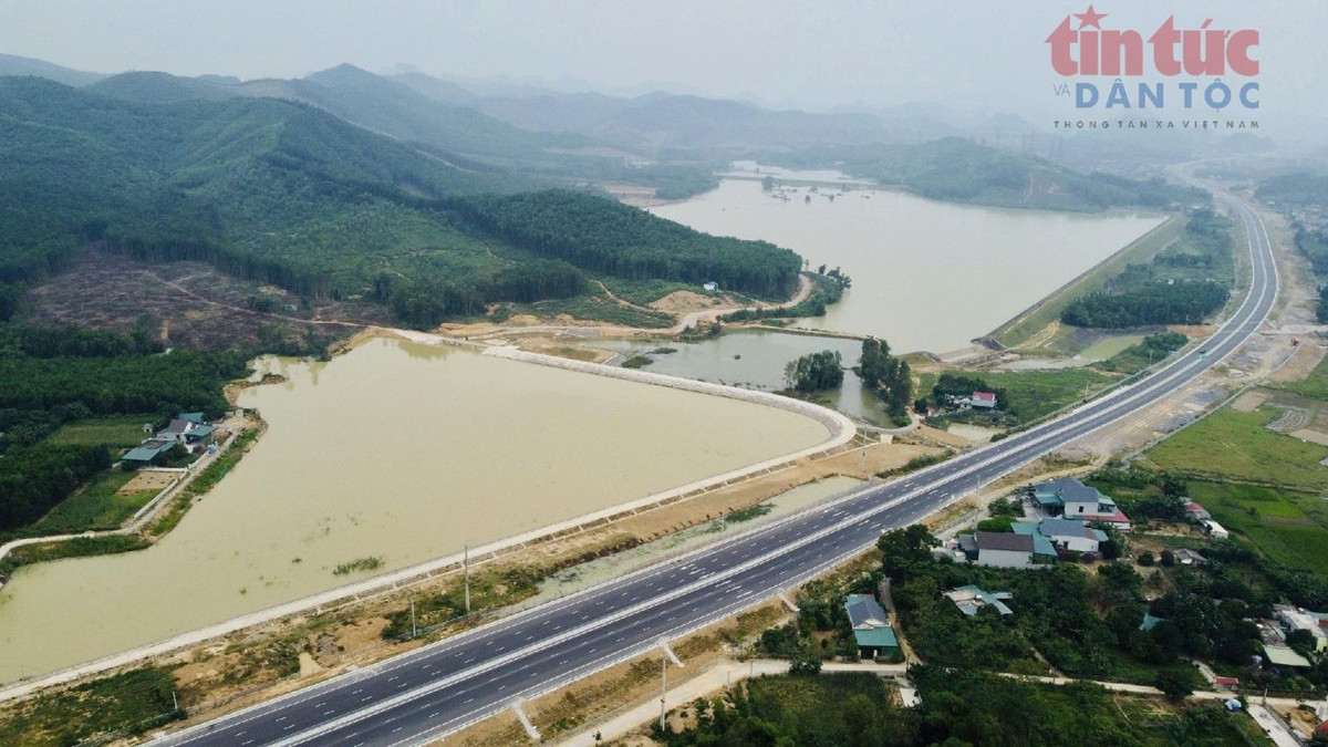 Cao tốc Nghi Sơn - Diễn Châu. Ảnh: Huy Hùng