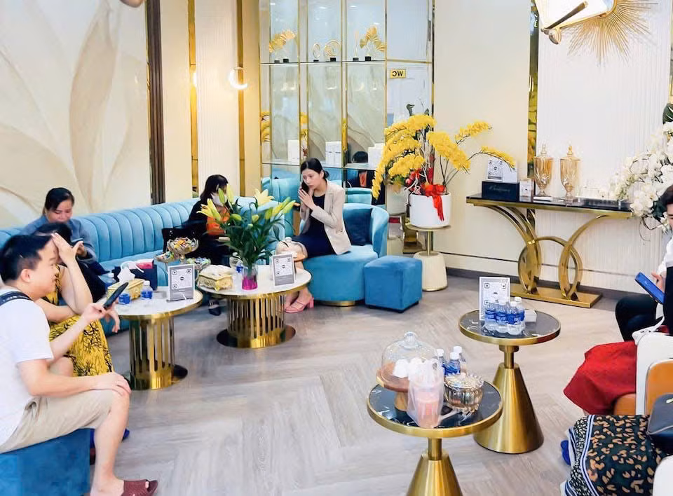 Công ty TNHH Thẩm mỹ NewKumho (402 An Dương Vương, phường 4, quận 5, TP HCM) bị xử phạt và đình chỉ hoạt động 2 tháng - Ảnh Facebook/VienNewKumho